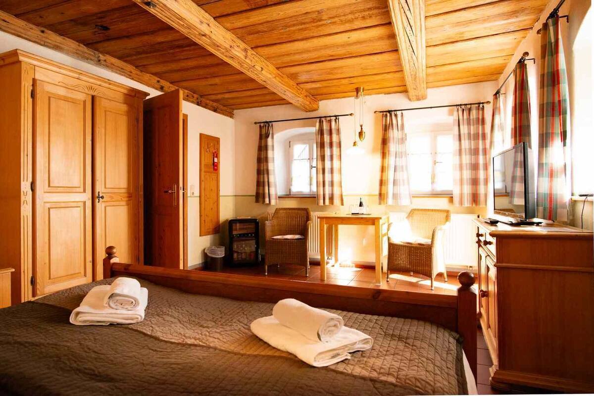 senior double room | minibar, individually decorated, individually furnished