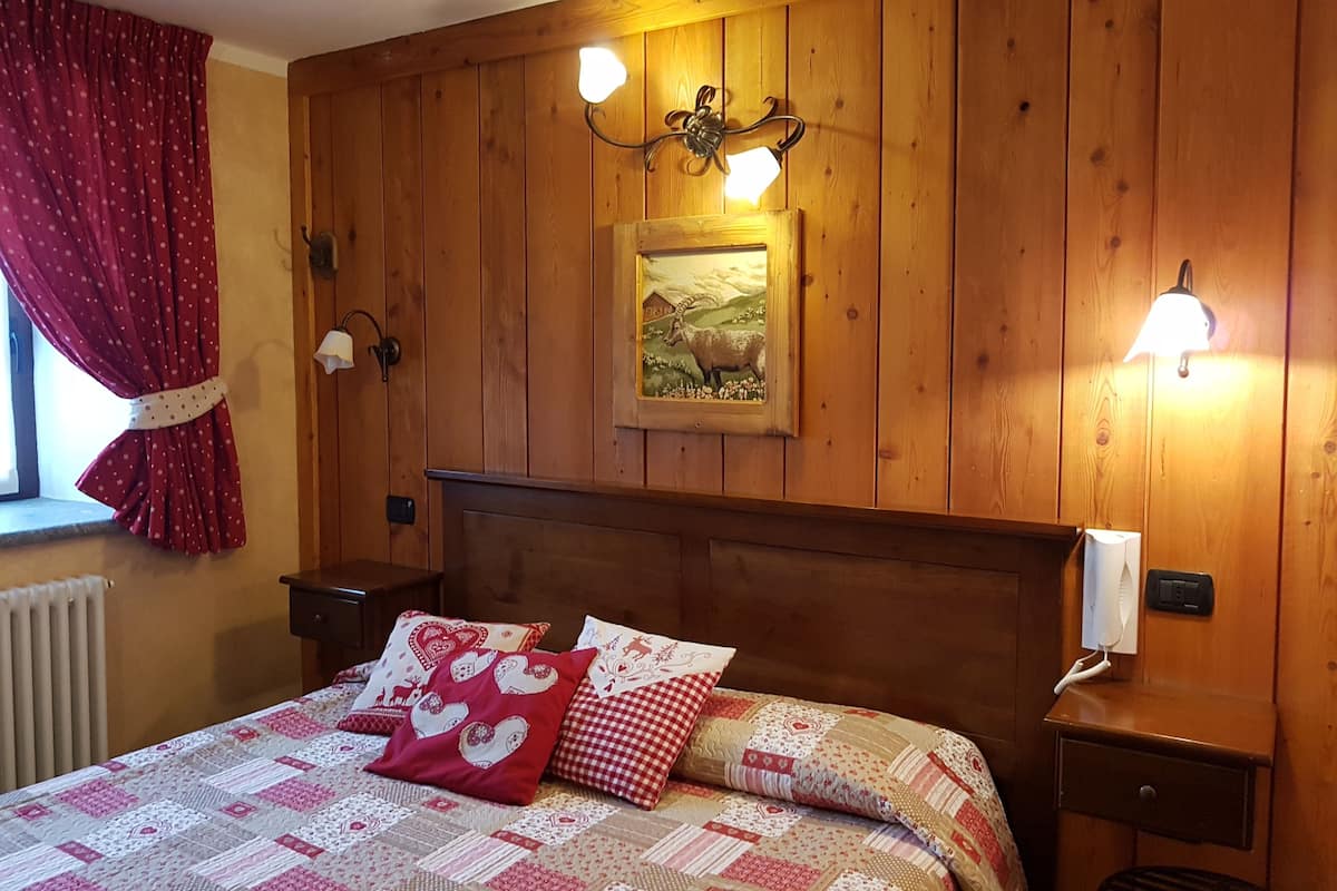 Tweepersoonskamer | 1 slaapkamer, Italiaanse Frette-lakens, pillowtop-bedden, een minibar