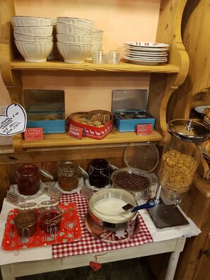 Free daily buffet breakfast  - L'Ancien Paquier (Valtournenche)