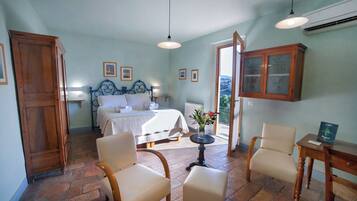 Hypo-allergenic bedding, down duvets, pillow-top beds, minibar