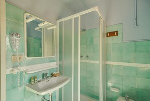 Douche, douche cascade, articles de toilette (gratuits)