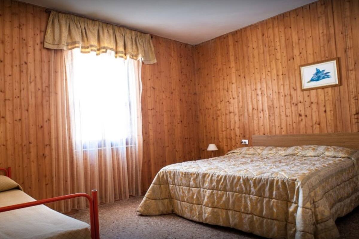 Soundproofing, WiFi (free)