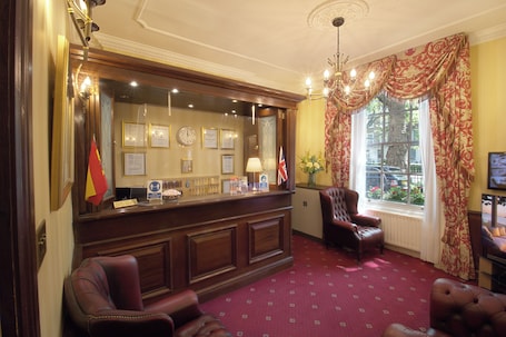 Rezeption. Balmoral House Hotel