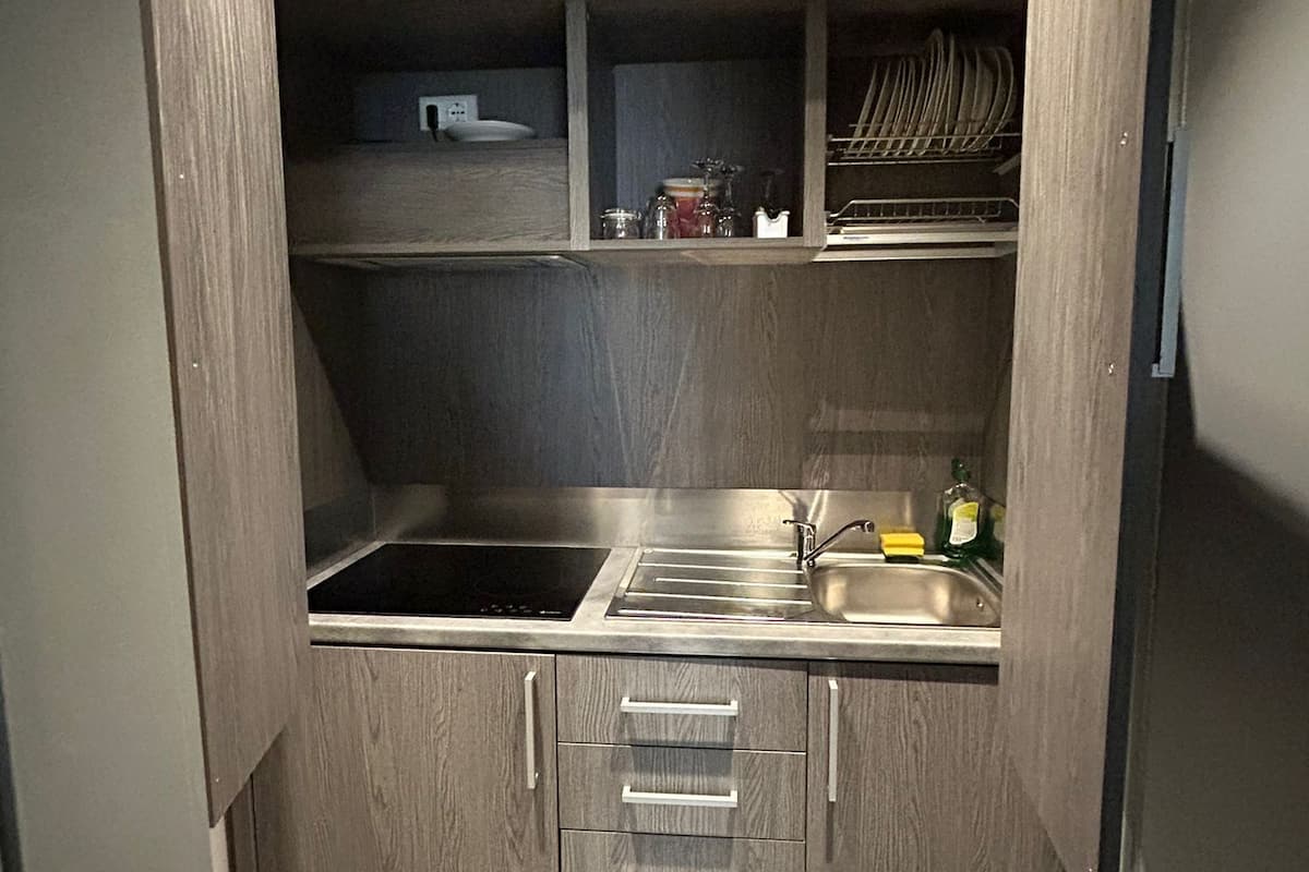 studio suite | private kitchen | electric kettle