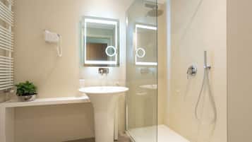 Suite, 1 Bedroom (2 adults) | Bathroom