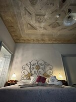 Studio Suite | Premium bedding, down comforters, memory foam beds, minibar