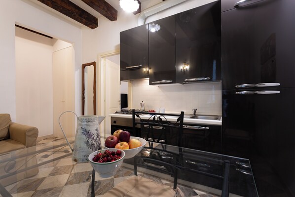 Apartment, 1 Bedroom (PIGNOLETTO Via Pignolo 81) | Private kitchen | Electric kettle