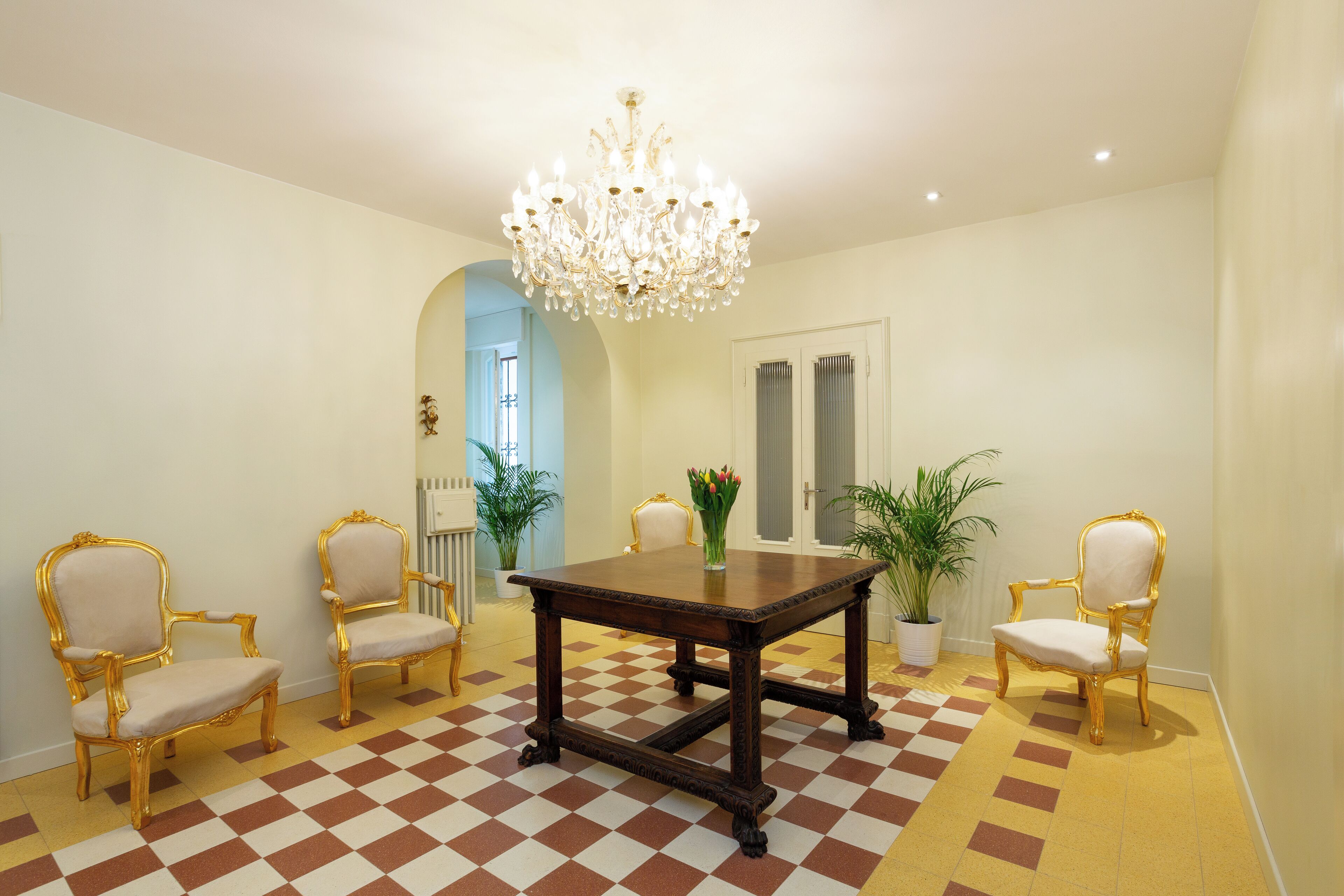 每日供應吃到飽早餐 (每人 EUR7.5)