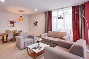 Executive Suite | Living room