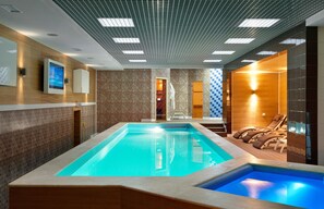 Indoor pool, open 7:00 AM to 10:00 PM, sun loungers - Ovis Hotel (Kharkiv)