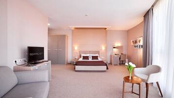 Junior Room | 1 bedroom, premium bedding, down duvets, pillow-top beds
