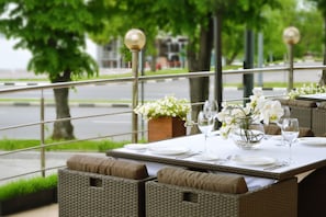 Breakfast, lunch, dinner served; Modern European cuisine