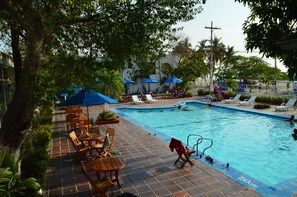 Outdoor pool - Hotel Rodadero Dorado Beach (Santa Marta)