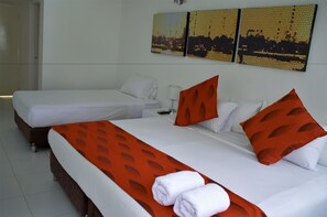 Standard Triple Room | Iron/ironing board, free cots/infant beds, free WiFi - Hotel Rodadero Dorado Beach (Santa Marta)