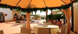 Breakfast, lunch, dinner served; al fresco dining  - Villaggio San Giovanni (San Giorgio Ionico)