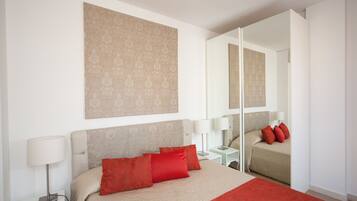 Daunenbettdecken, Minibar, Zimmersafe, Schreibtisch