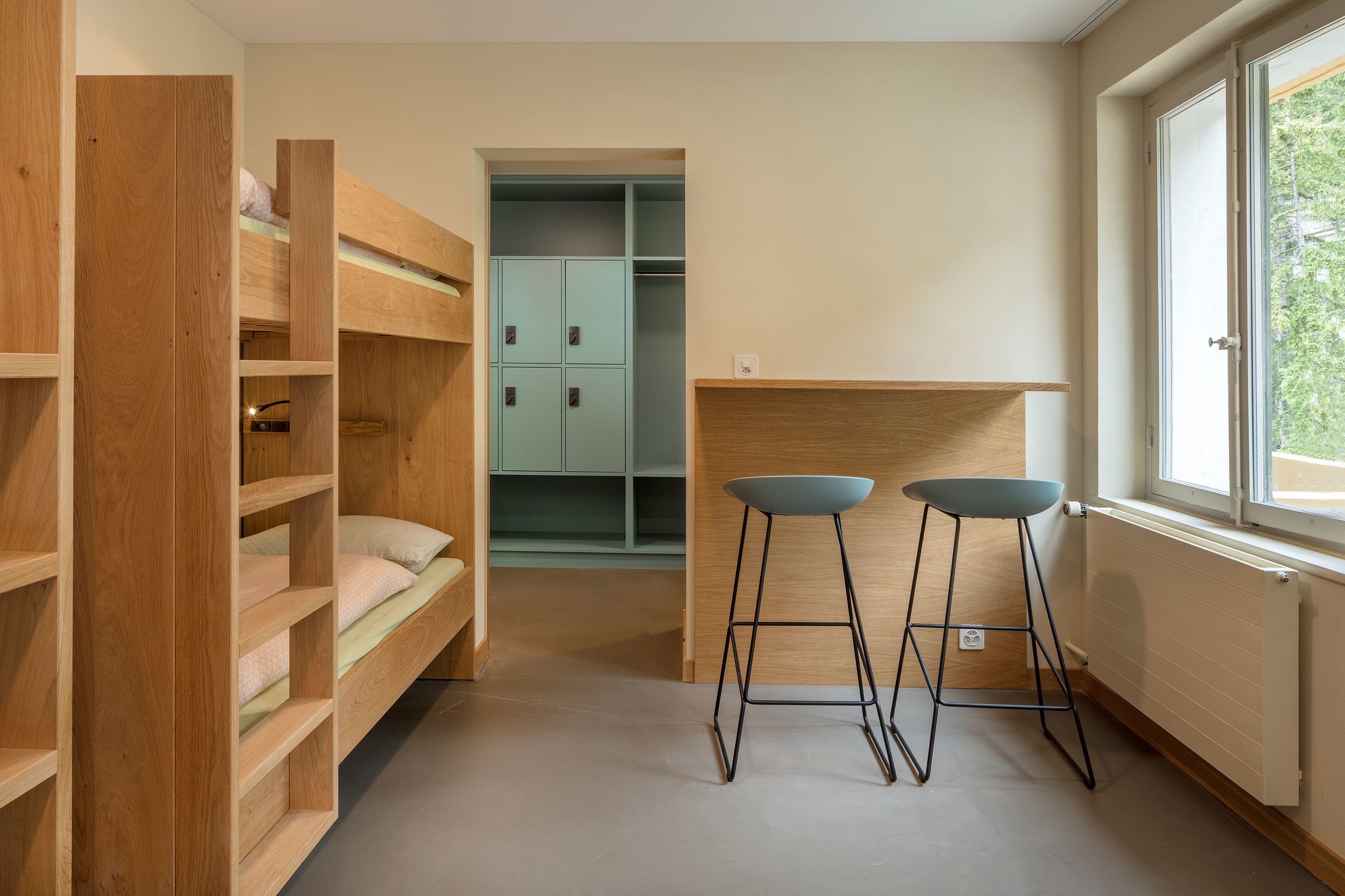 shared dormitory, shared bathroom (1 bed in 6 bed dorm including lavabo) | bathroom | shower, towels