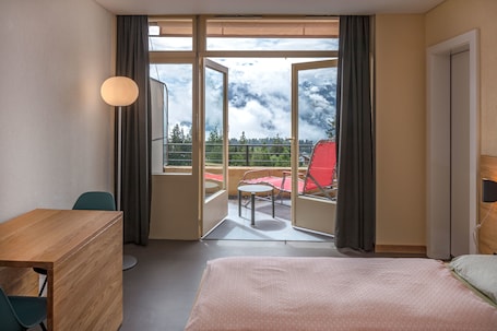 Escritorio, cunas gratuitas, wifi gratis y ropa de cama . Youth Hostel Crans-Montana