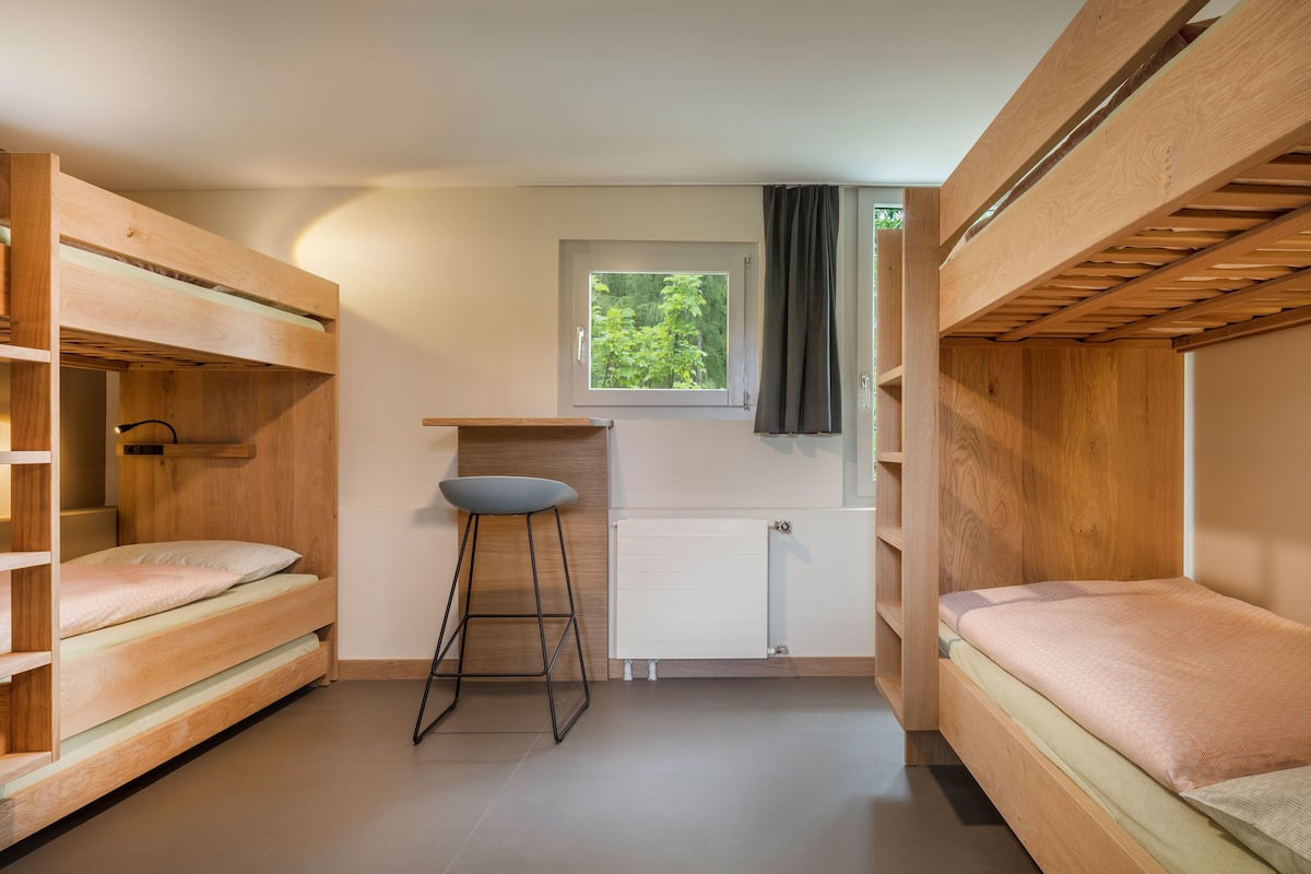 Desk, free cots/infant beds, free WiFi, bed sheets