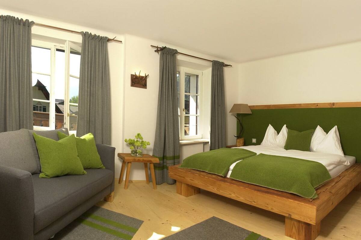 Ambiente Postgeschichten | In-room safe, desk, laptop workspace, iron/ironing board (on request)