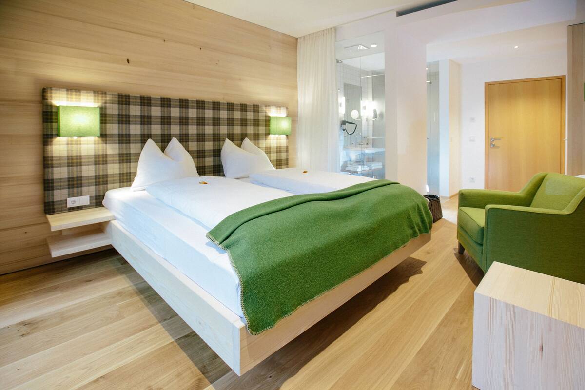 Ambiente Wolfgangsee (Lake Wolfgang) | In-room safe, desk, laptop workspace, iron/ironing board (on request)