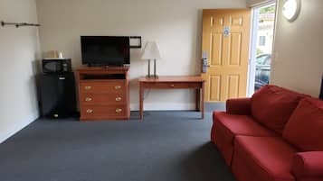 Cubrecamas, escritorio, cortinas blackout y wifi gratis