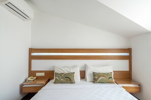Economy Room | Minibar, in-room safe, laptop workspace, soundproofing - La Brisa Hotel (Konyaalti)