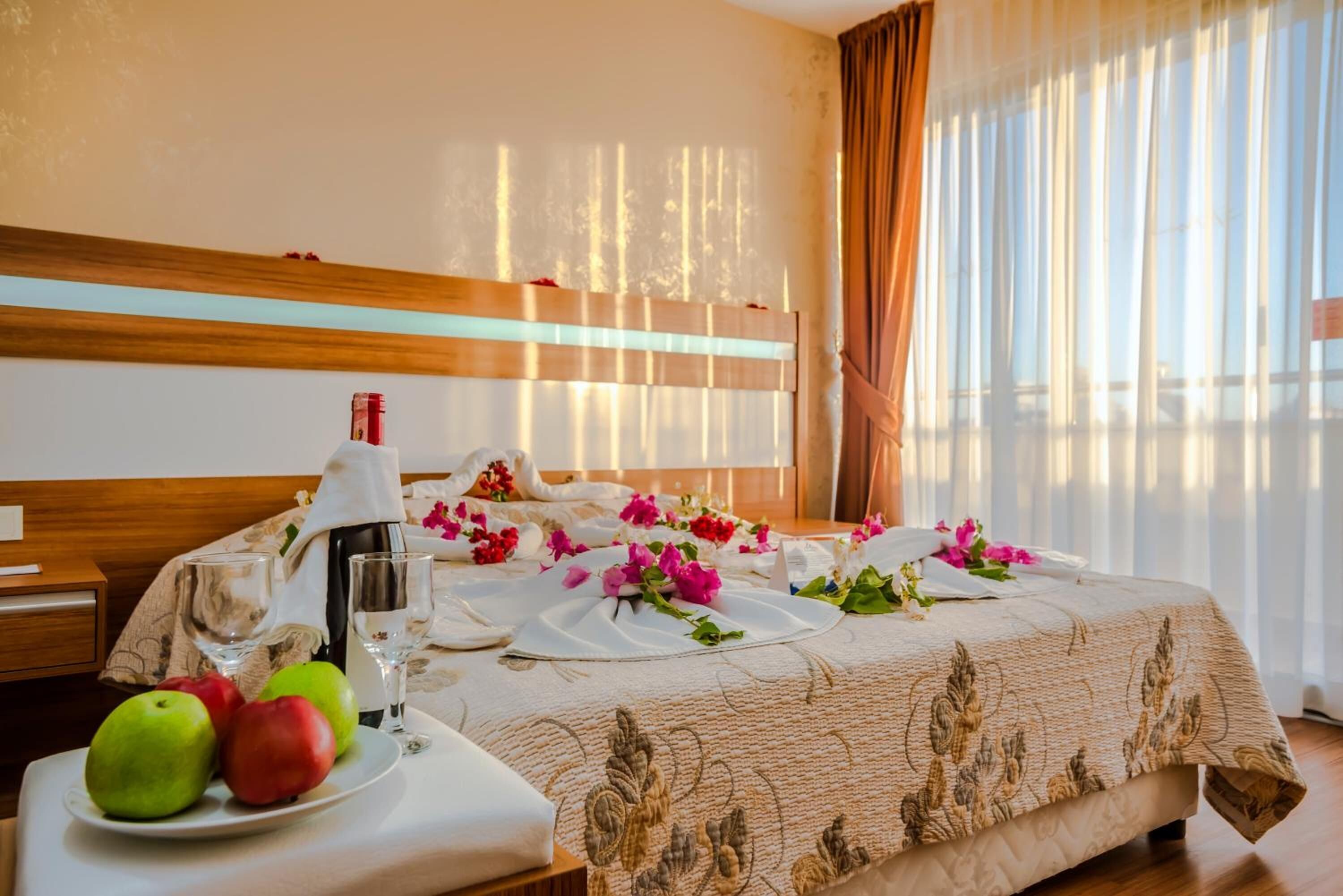 迷你吧、客房内保险箱、笔记本电脑工作区、隔音