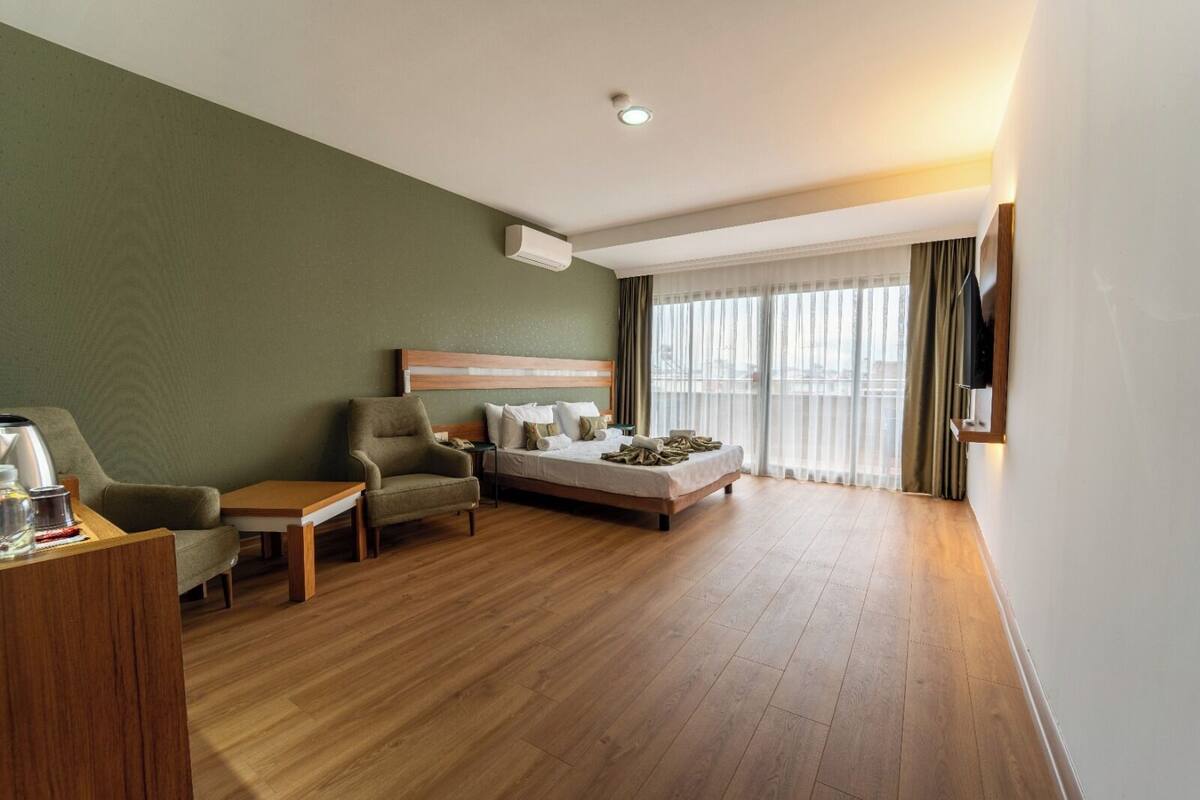 Superior kamer | Luxe beddengoed, een minibar, een kluis op de kamer