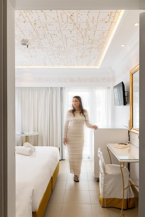 In-room safe, desk, laptop workspace, blackout curtains - Hotel Galaxias (Rhodes)