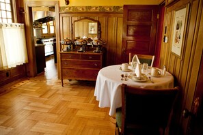 Free daily cooked-to-order breakfast