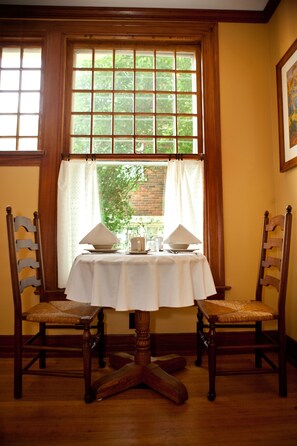Free daily cooked-to-order breakfast - Showers Inn (Bloomington)