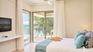 3 bedroom Beachfront Penthouse | 2 bedrooms, in-room safe, individually decorated, individually furnished