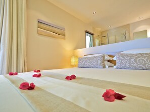 2 bedrooms, in-room safe, individually decorated, individually furnished