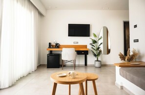 Aero Infinity Suite Sea View | Living area | Smart TV - Batis Aero Beachfront Wellbeing Hotel (Rethymno)