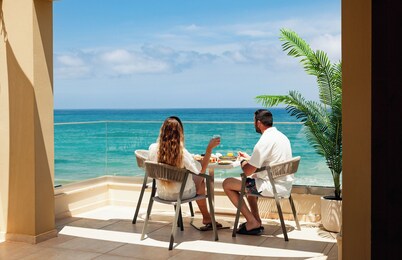 Batis Aero Beachfront Wellbeing Hotel