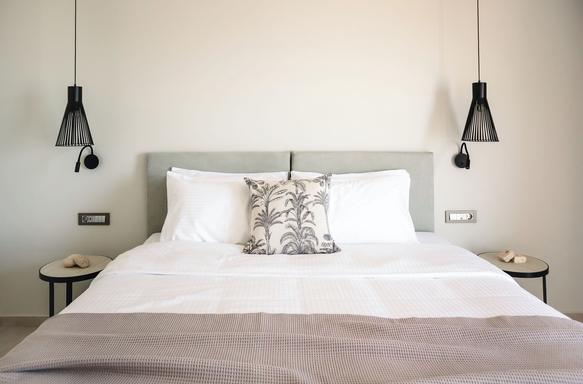 standard double room | 1 bedroom, in-room safe, desk, blackout curtains