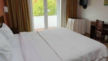 Desk, iron/ironing board, rollaway beds, free WiFi