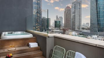 Suite, 1 King Bed, Jetted Tub, City View | 1 bedroom, Egyptian cotton sheets, premium bedding, down comforters