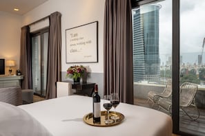 Suite, 1 grand lit (Sunset View) | 1 chambre, draps en coton égyptien, literie de qualité supérieure