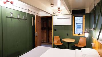 Free cots/infant beds, rollaway beds, free WiFi, bed sheets