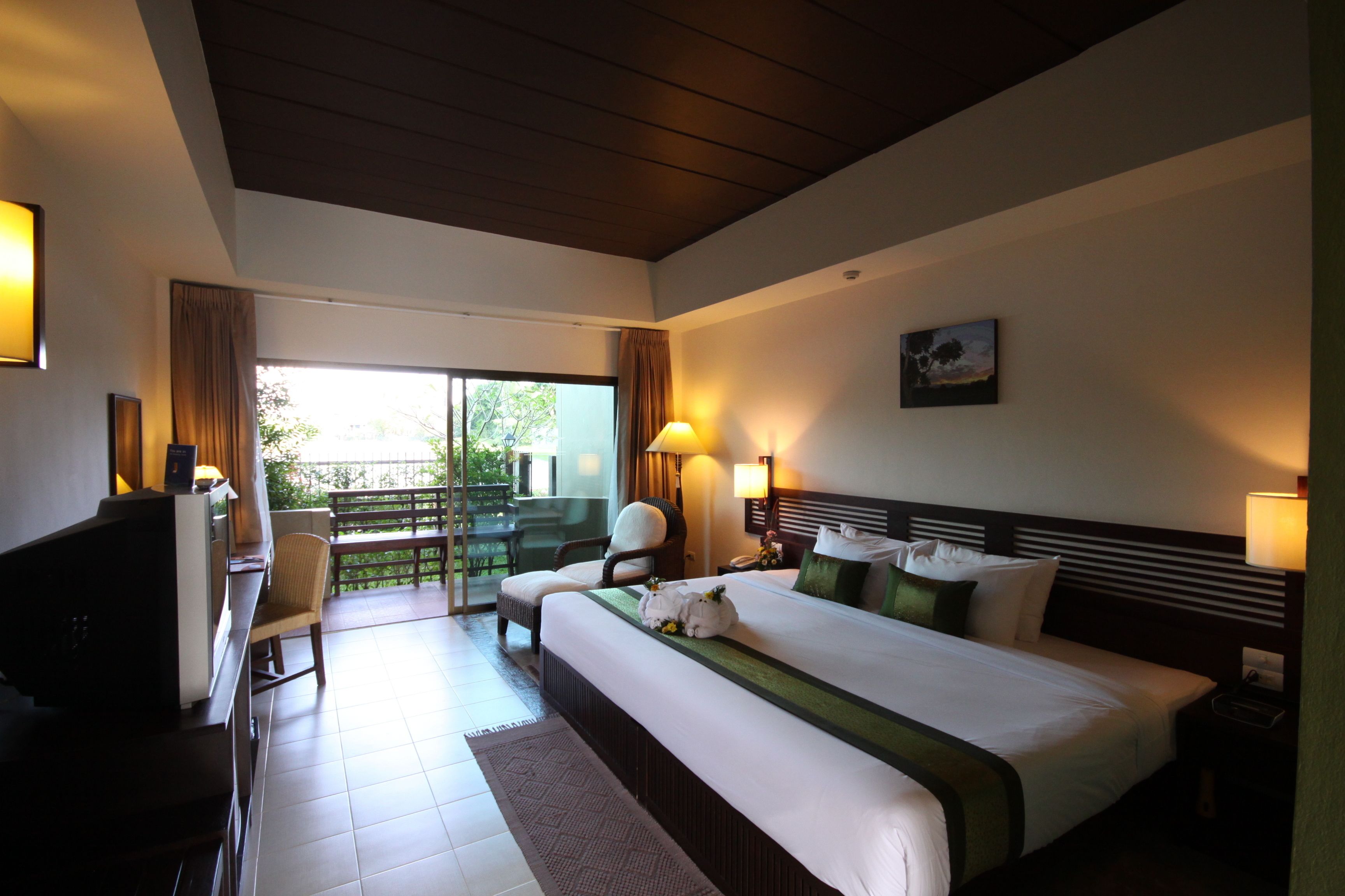 minibar, in-room safe, individually decorated, desk