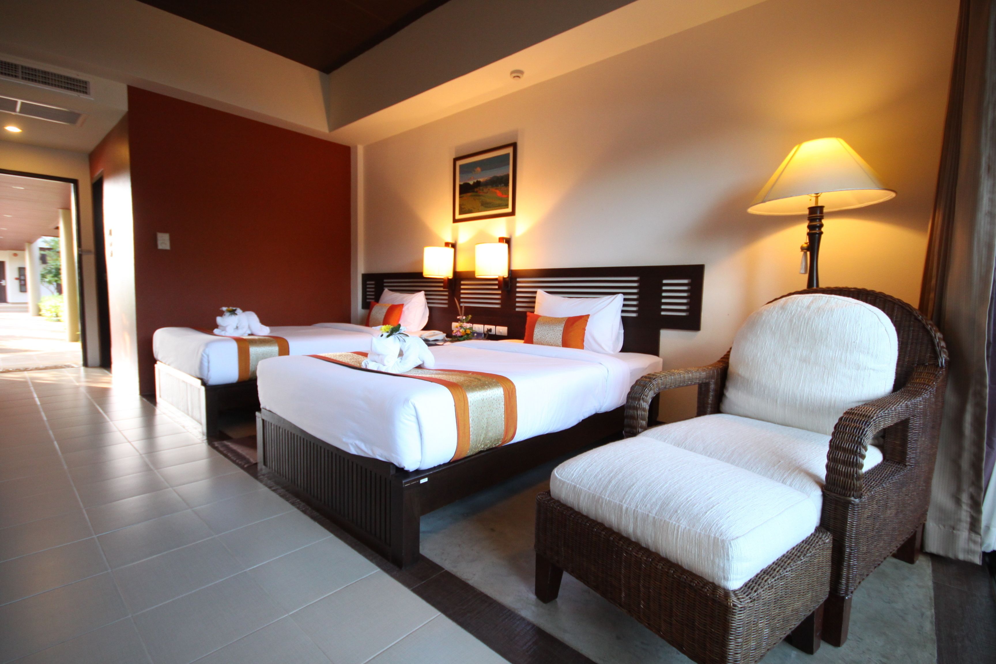 minibar, in-room safe, individually decorated, desk