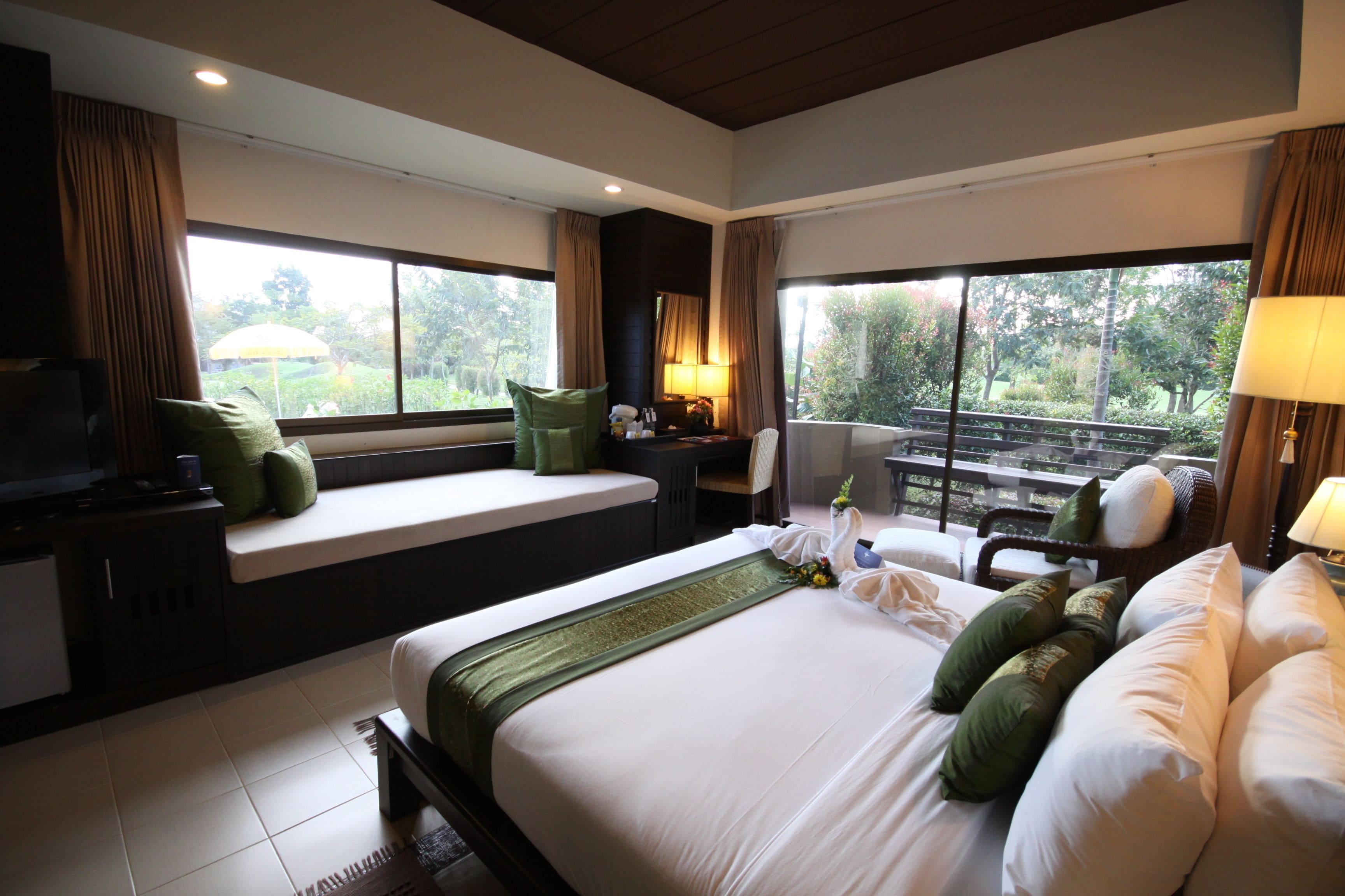 minibar, in-room safe, individually decorated, desk