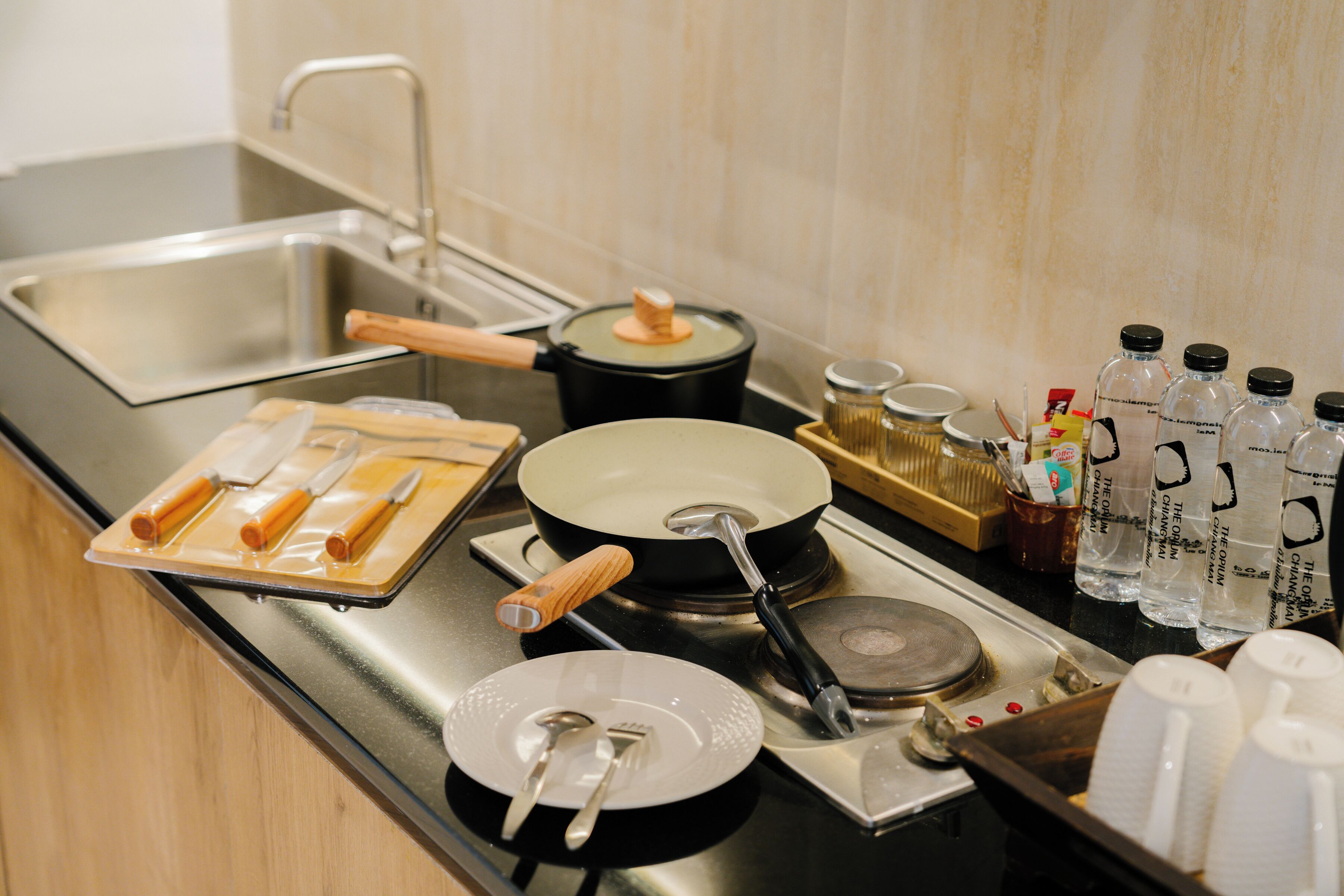 suite, 2 bedrooms | private kitchen | fridge, microwave, electric kettle