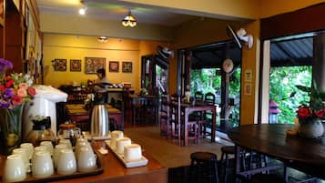 Free daily breakfast