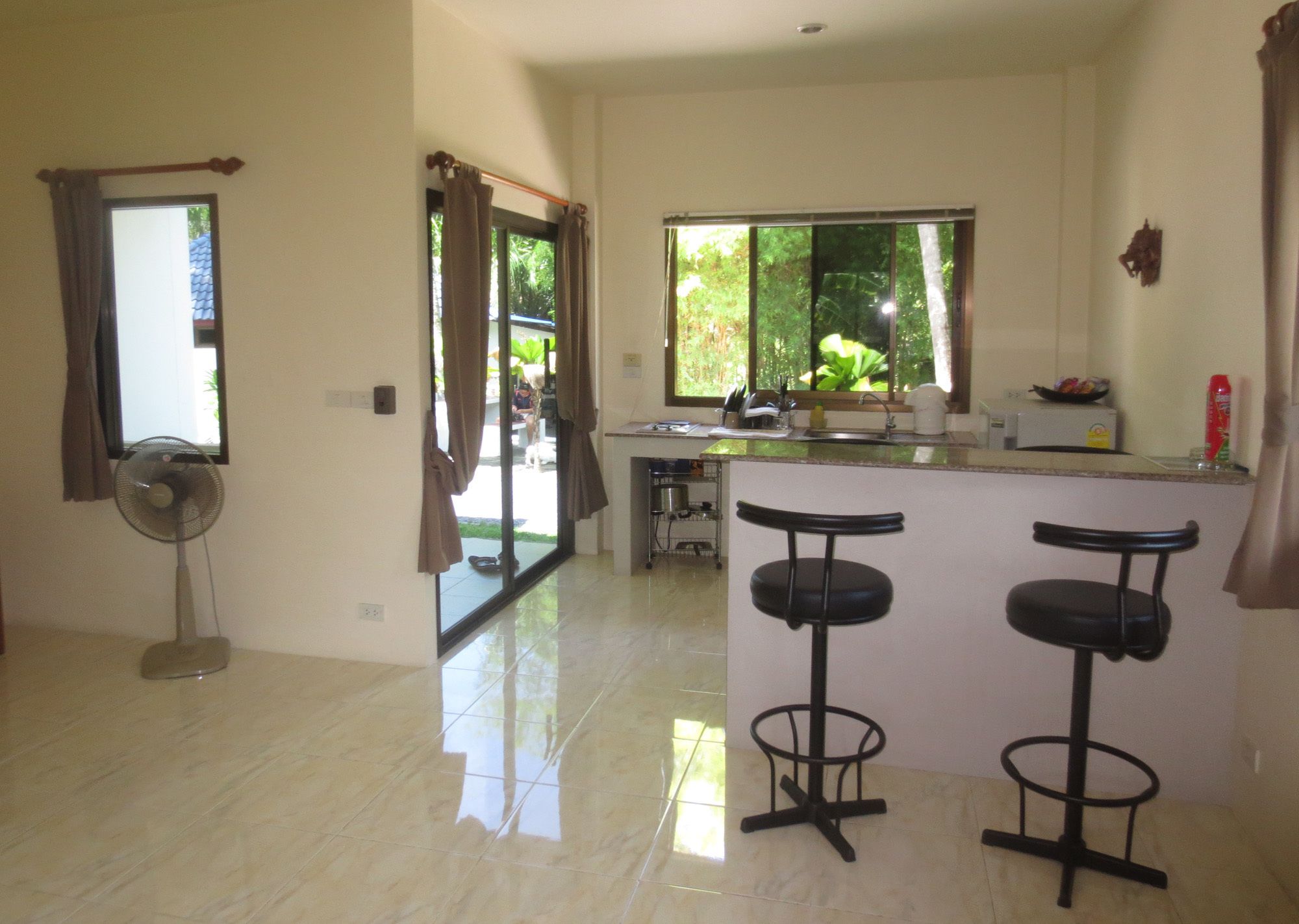 House | Private kitchen | Fridge, stovetop, coffee/tea maker, cookware/dishes/utensils