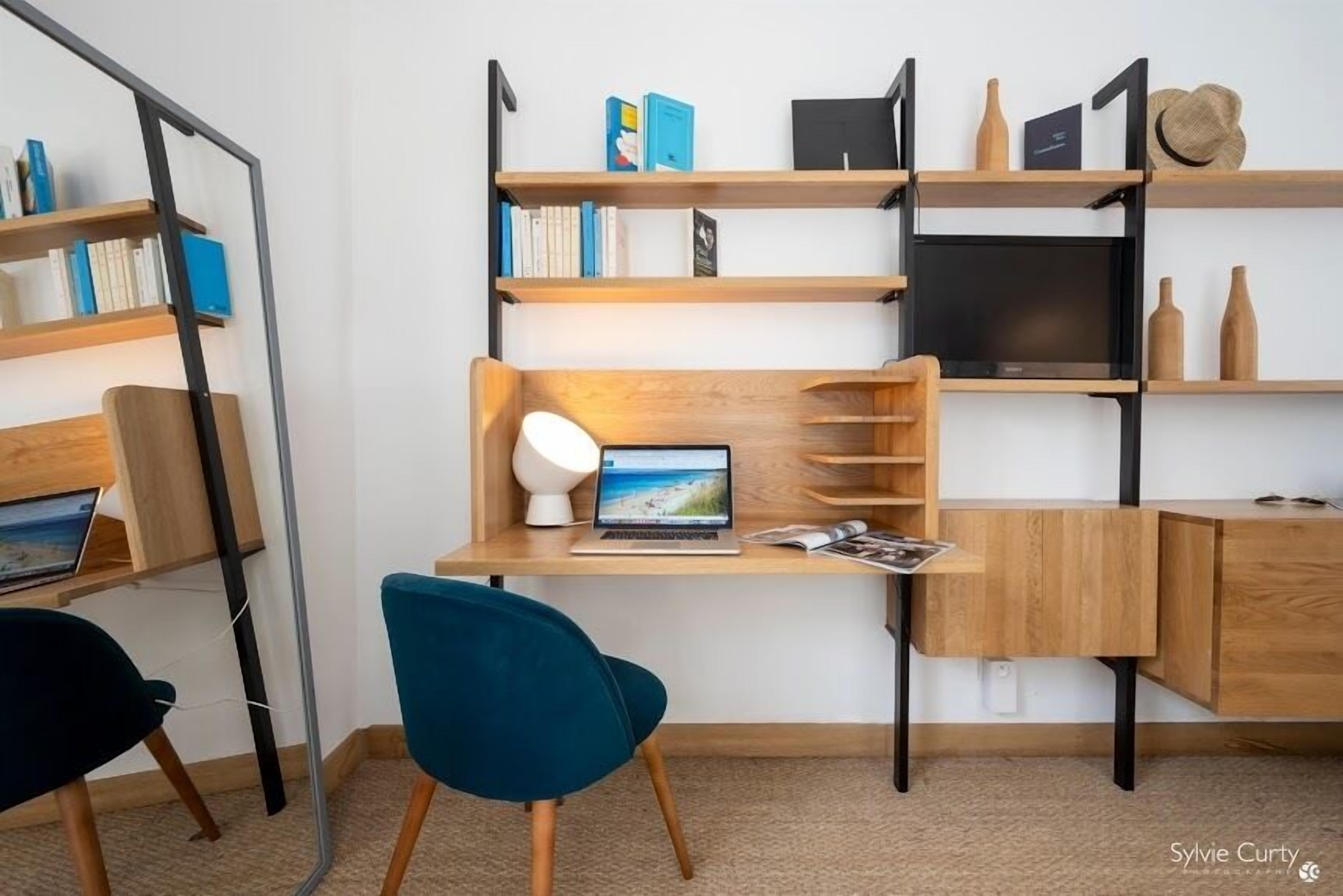 double room studio in the outbuildings  | 1 bedroom, premium bedding, desk, soundproofing