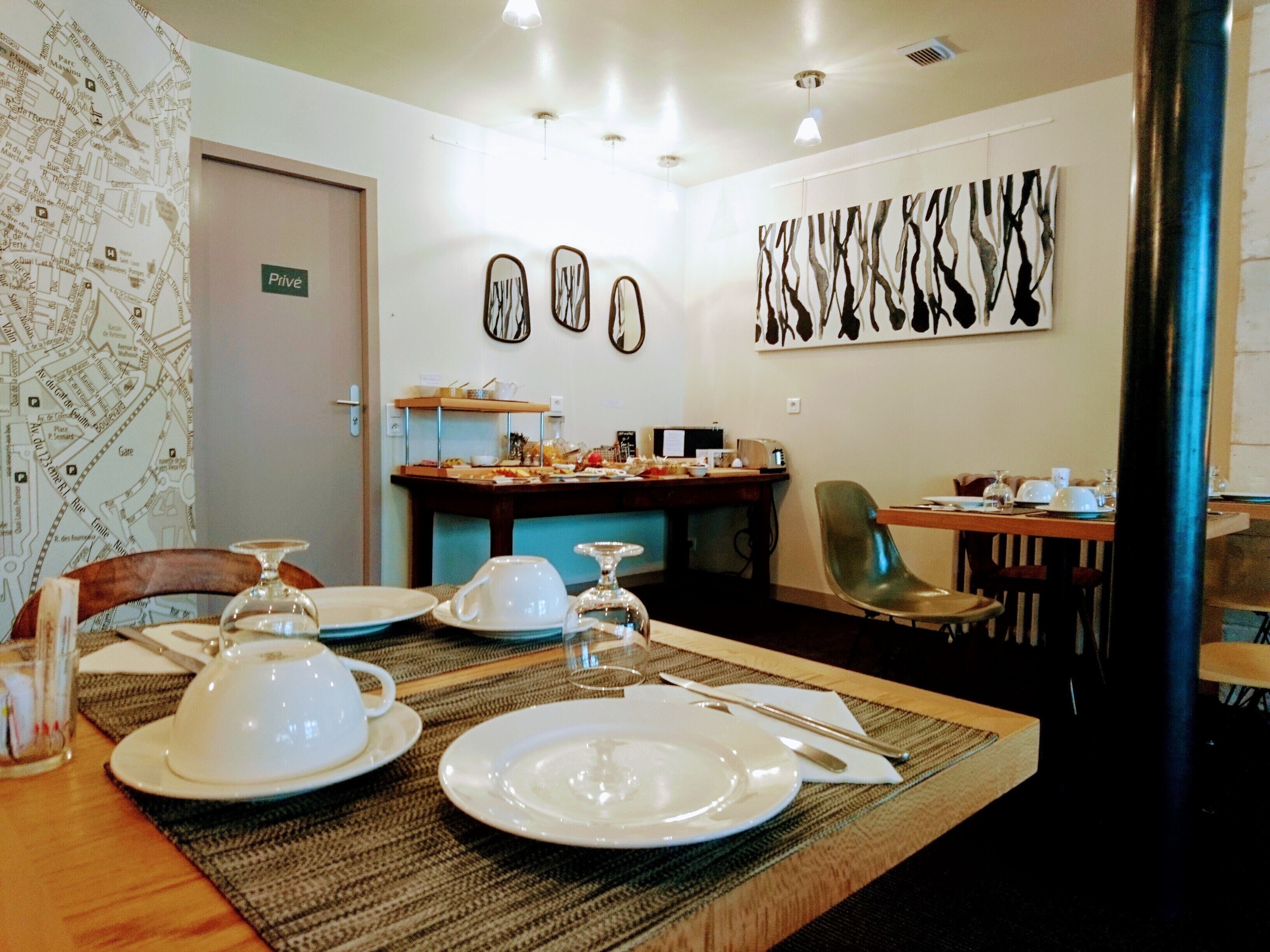 Desayuno buffet diario (EUR 15.50 por persona)