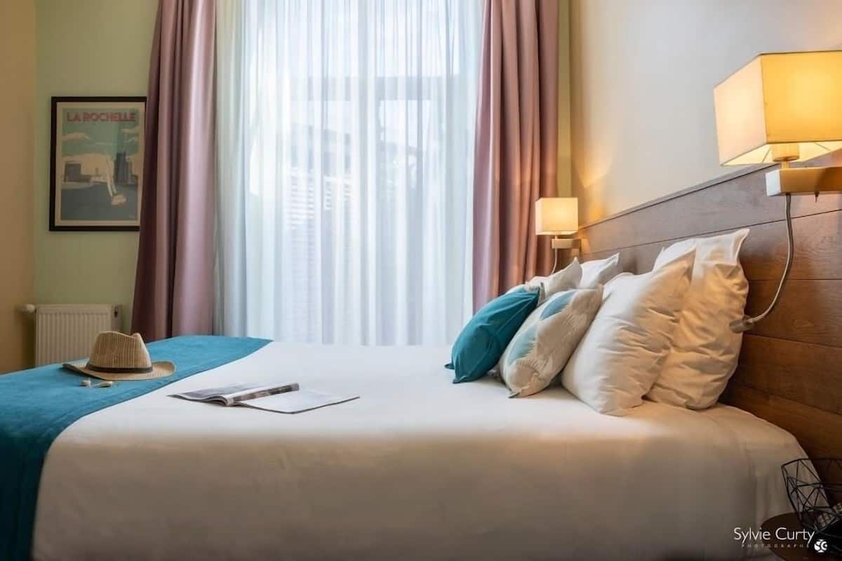 comfort double or twin room | 1 bedroom, premium bedding, desk, soundproofing